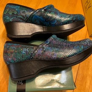 Cherokee clogs snakeskin print size 8